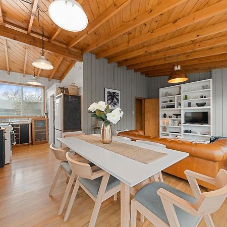 The Walnut Tree House - Martinborough Holiday Home 外观 照片