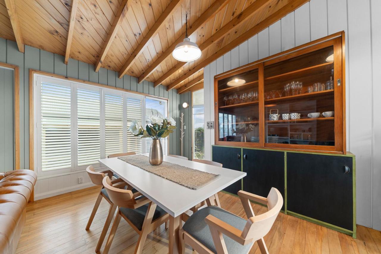 The Walnut Tree House - Martinborough Holiday Home 外观 照片