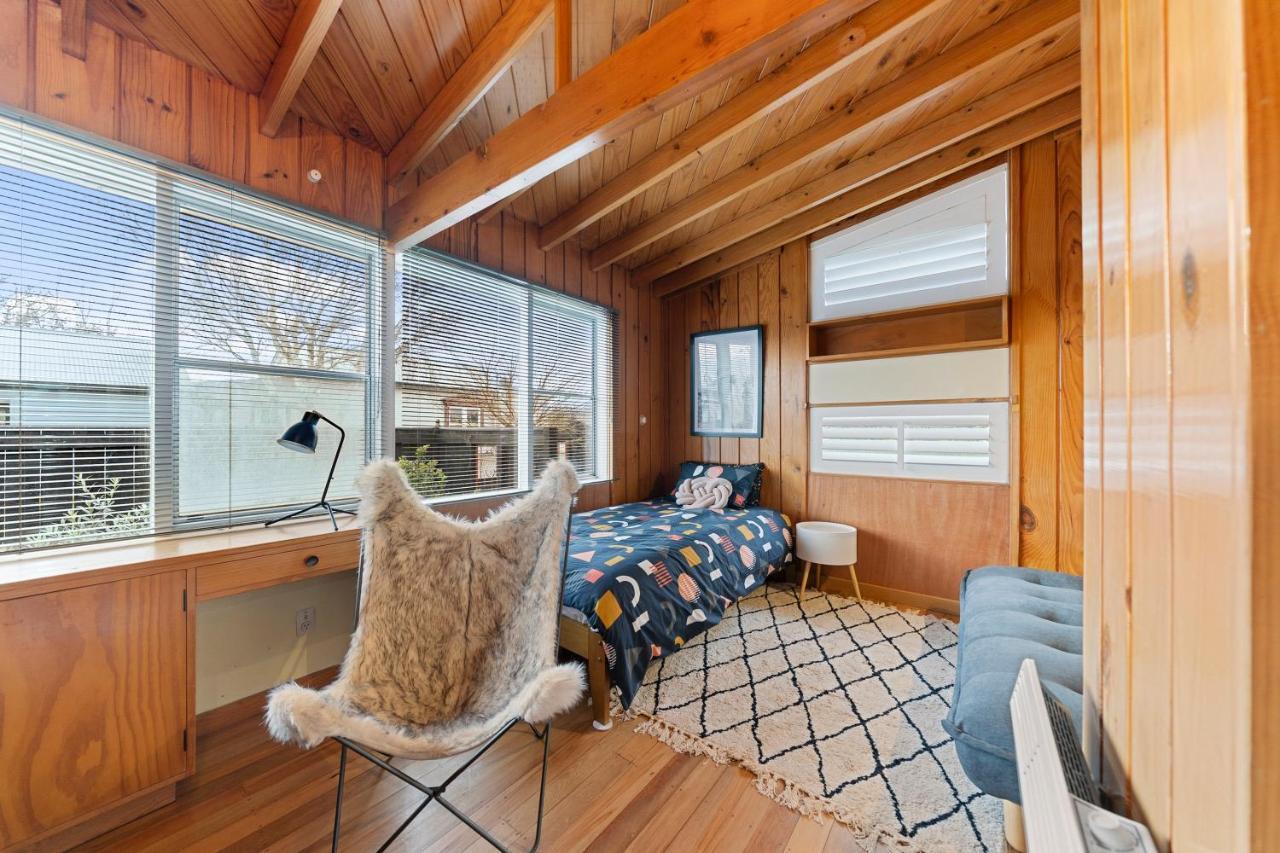 The Walnut Tree House - Martinborough Holiday Home 外观 照片