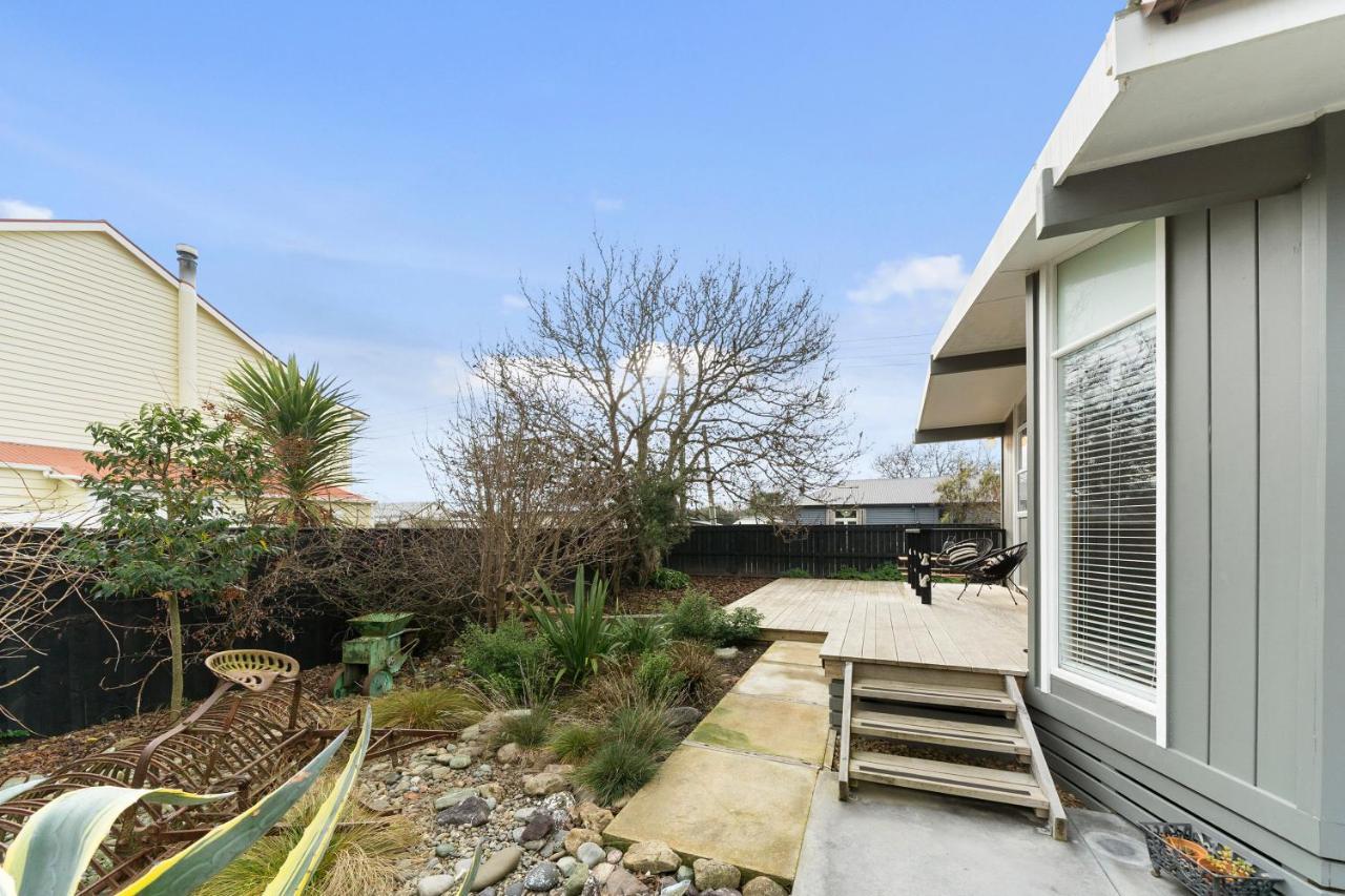 The Walnut Tree House - Martinborough Holiday Home 外观 照片