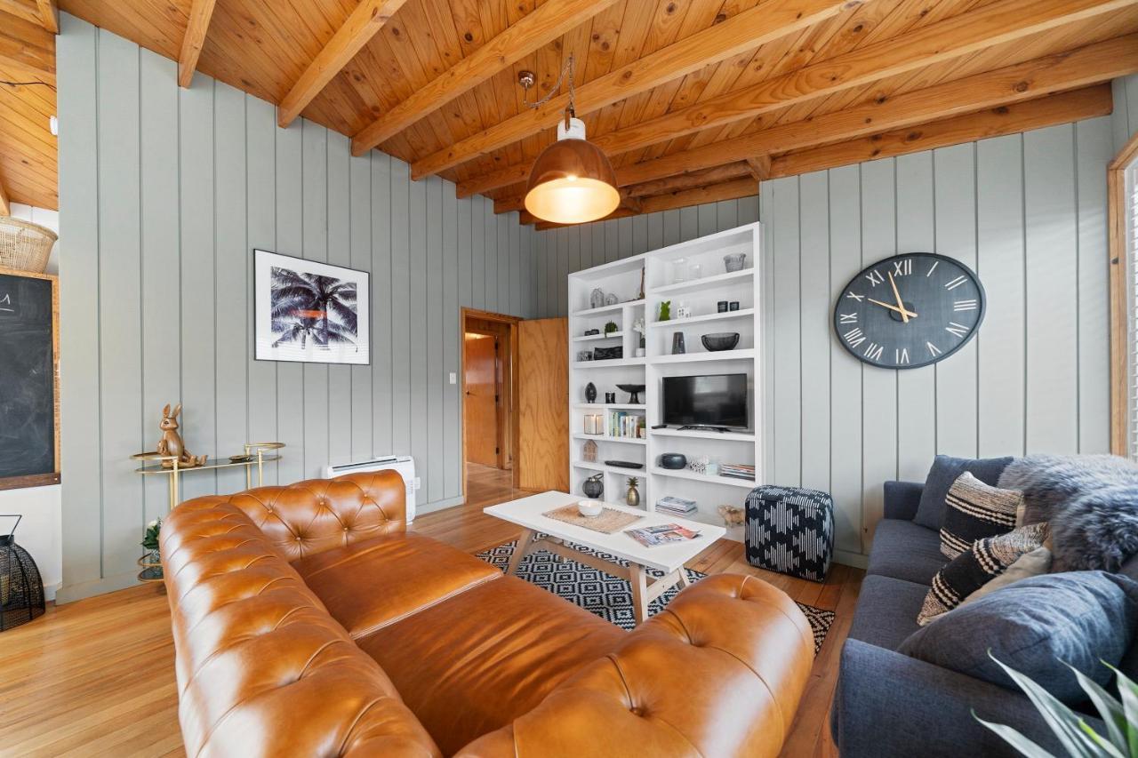 The Walnut Tree House - Martinborough Holiday Home 外观 照片
