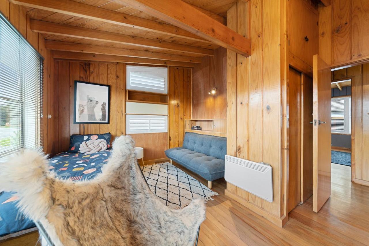 The Walnut Tree House - Martinborough Holiday Home 外观 照片